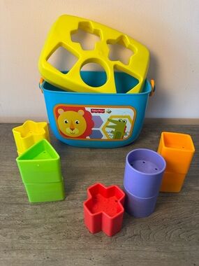 Fisher-Price Bright Shapes Sorting Bucket
